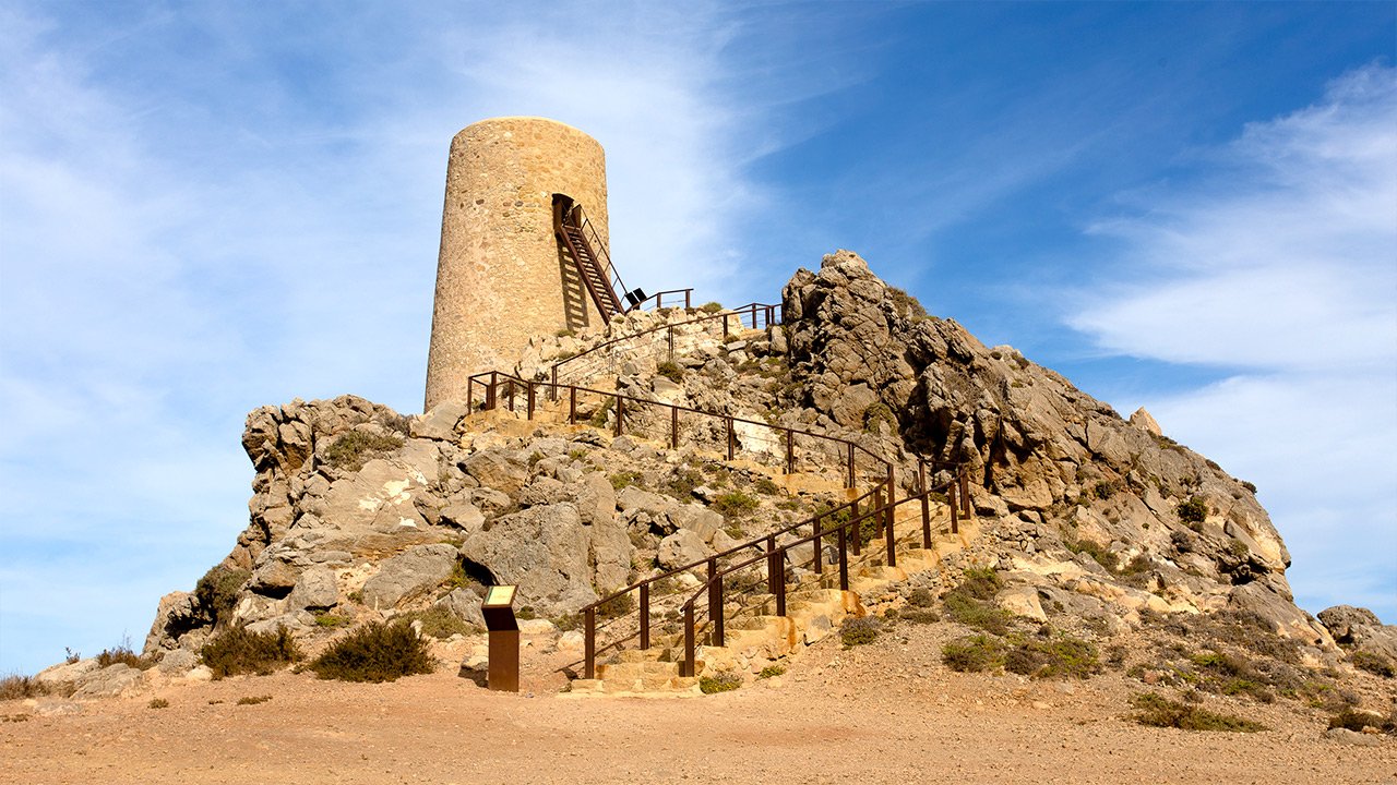 Castillo de Macenas y Torre del Perulico